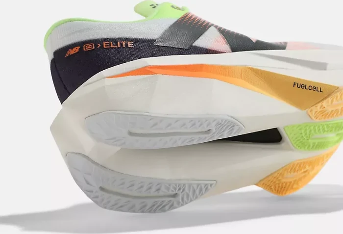 New Balance FuelCell SuperComp Elite v4 white/bleached lime glo/hot mango (Damen)