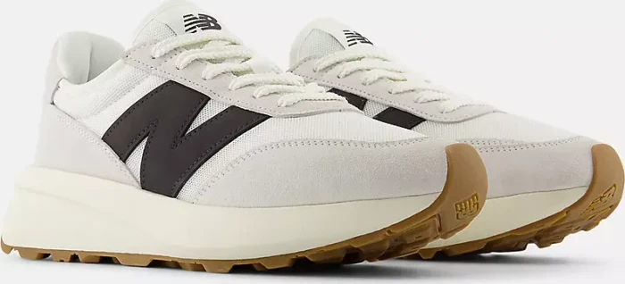 New Balance 370 sea salt/black cement
