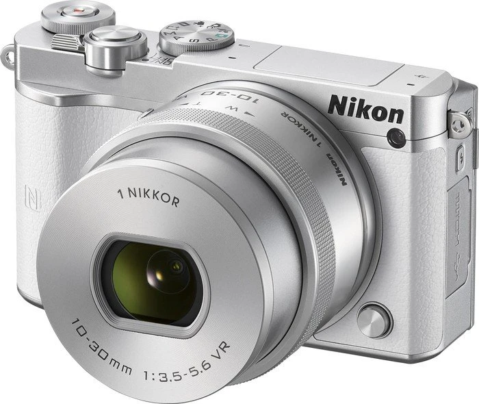 Nikon 1 J5 weiß mit Objektiv 1 NIKKOR 10-30mm 3.5-5.6 PD-Zoom VR
