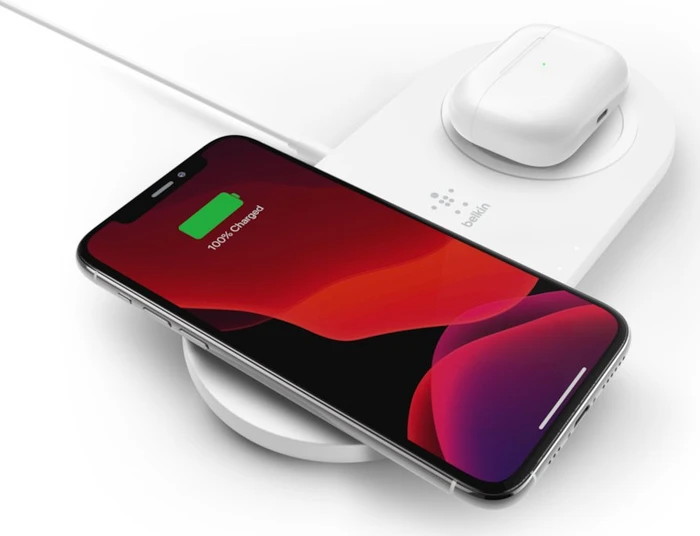 Belkin BoostCharge 15W Dual Wireless Charging Pads weiß
