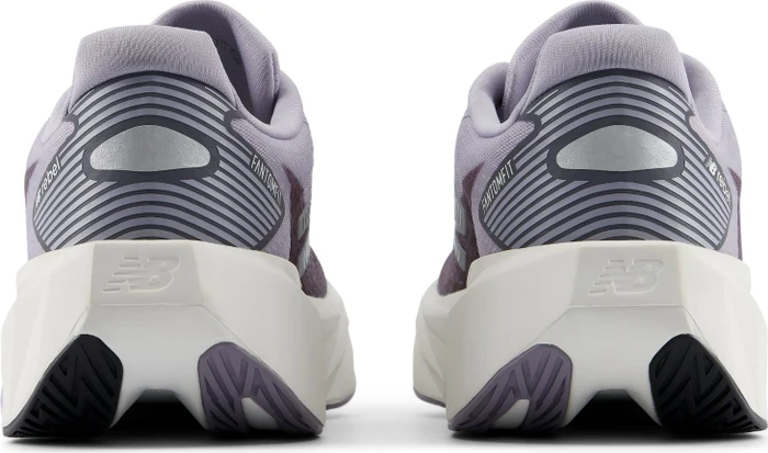 New Balance FuelCell Rebel v5 digital mist/magnet (Damen)