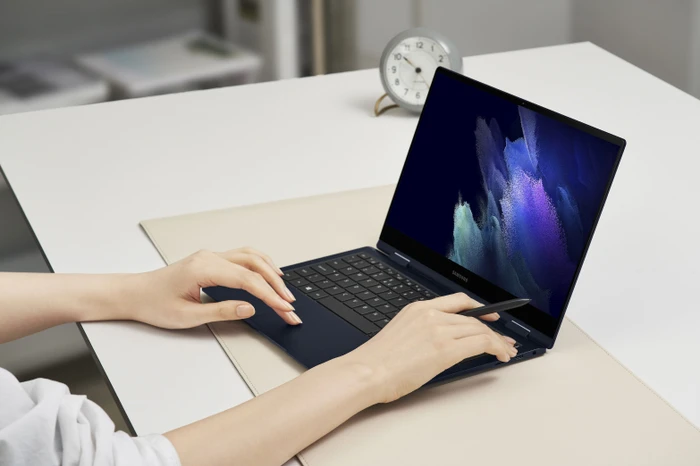 Samsung Galaxy Book Pro 360 13, Mystic Navy, Core i5-1135G7, 8GB RAM, 256GB SSD, DE