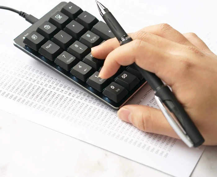 Perixx Peripad-303 U Keypad, schwarz/weiß, Kailh BROWN, USB-A