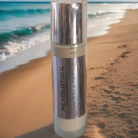 Revolution Beauty Conceal & Define Foundation F7.5, 23ml