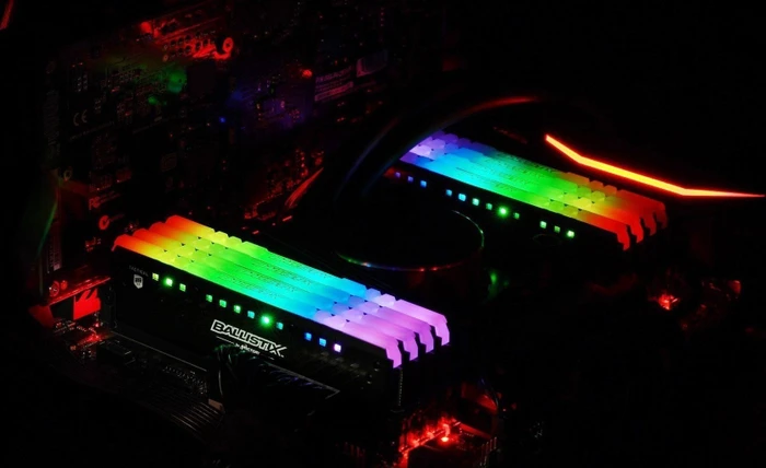 Crucial Ballistix Tactical Tracer RGB UDIMM 8GB, DDR4-3000, CL16-18-18, 1R