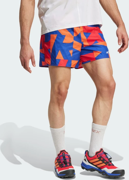adidas Terrex Multi Light Printed Laufhose kurz semi lucid blue/pure ruby/semi impact orange/warm clay (Herren)