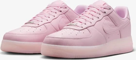 Nike NOCTA Air Force 1 Low pink foam/metallic silver/cobalt tint (Herren)