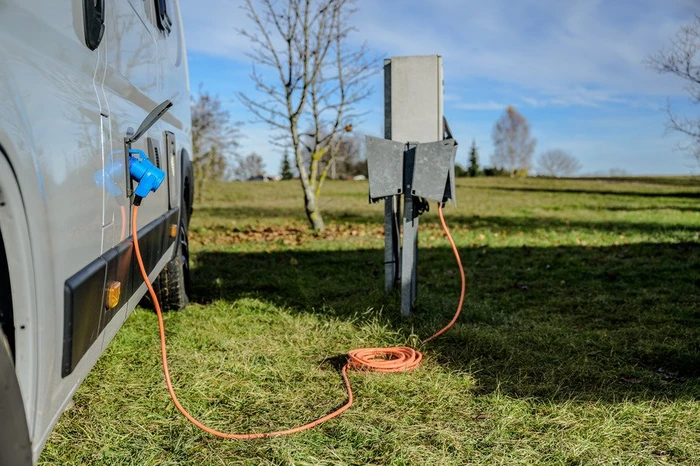 Brennenstuhl CEE Camping-Verlängerungskabel IP44 orange, mit CEE-Winkelkupplung und Schuko-Kombisteckdose, 3m