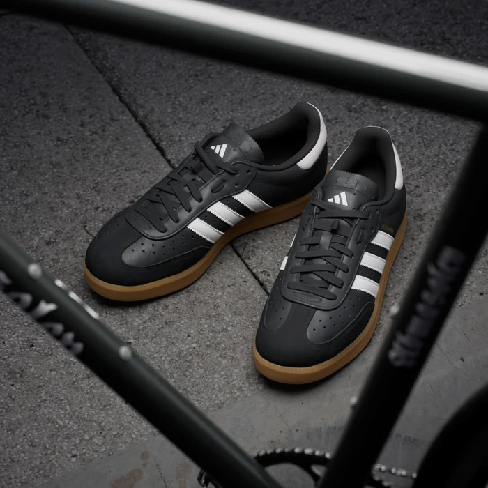 adidas Velosamba Leather core black/cloud white/gold metallic