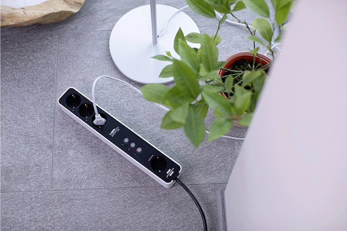 Brennenstuhl Connect Ecolor WLAN Steckdosenleiste 4-fach mit Zeitschaltuhr, 3680W, 1.5m, Smart-Steckdose