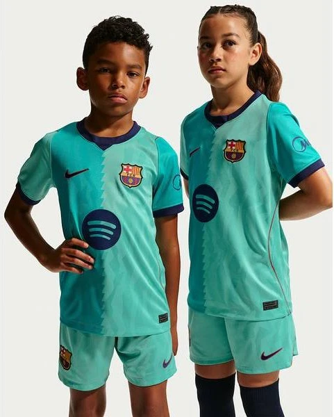 Nike FC Barcelona Stadium 2026/2027 Ausweichtrikot kurzarm green frost/gym red/loyal blue (Junior)