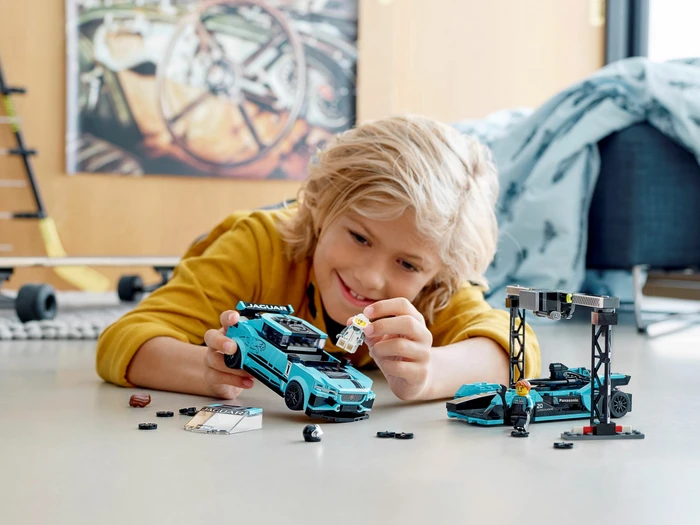 LEGO Speed Champions - Formula E Panasonic Jaguar Racing GEN2 car & Jaguar I-PACE eTROPHY
