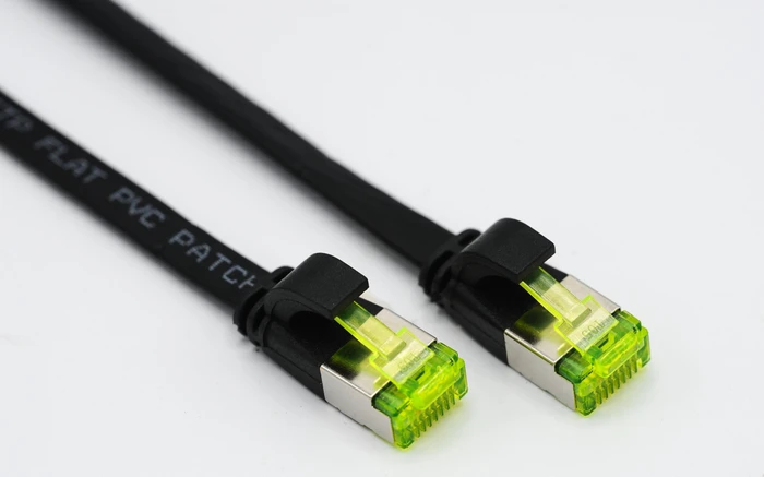 Helos Ultra Flach-Patchkabel, Cat6a, U/FTP, RJ-45/RJ-45, 15m, schwarz