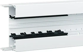 Hager Brüstungskanal-Unterteil Profil Geräteeinbau BRN 68x170mm aus PVC in vweiß
