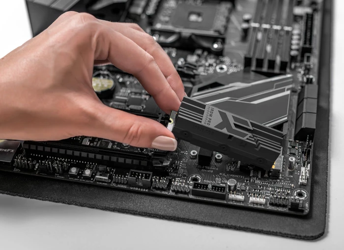 goodram SSD IRDM PRO M.2 1TB, M.2 2280 / M-Key / PCIe 4.0 x4, Kühlkörper