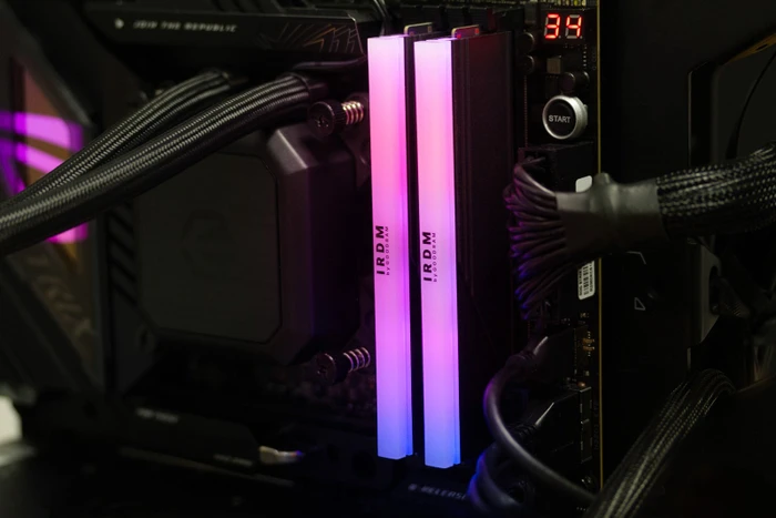 goodram IRDM RGB UDIMM 32GB Kit, DDR5-6000, CL30-38-38, 1RX8