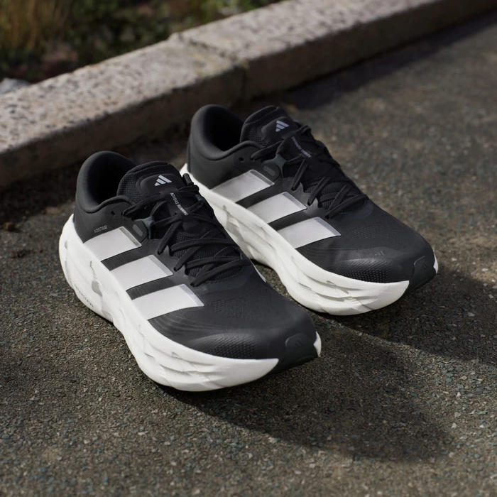 adidas Adistar 5 core black/grey one/carbon (Herren)