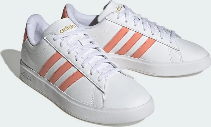 adidas Grand Court Cloudfoam Lifestyle Court Comfort cloud white/wonder clay/gold metallic (Damen)