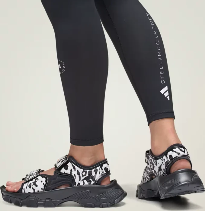 adidas Stella Mccartney Hika Outdoor Sandale cloud white/core black/utility black (Damen)