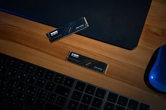 Klevv Cras C925G 2TB, M.2 2280 / M-Key / PCIe 4.0 x4, Kühlkörper