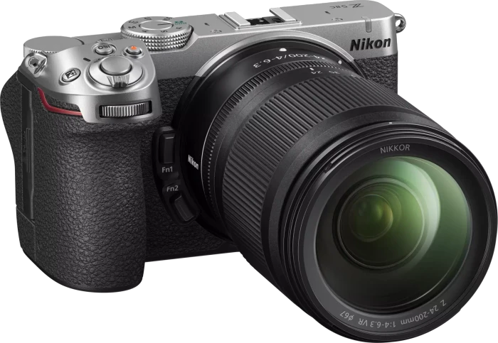 Nikon Z 5IIC silber mit Objektiv Z 24-200mm 4.0-6.3 VR