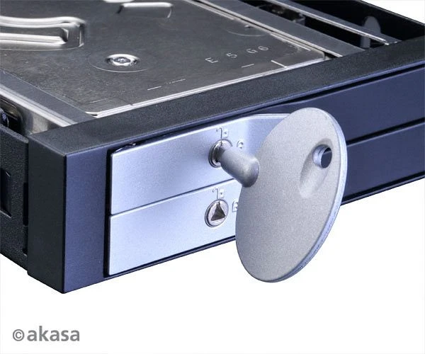 Akasa Lokstor M21