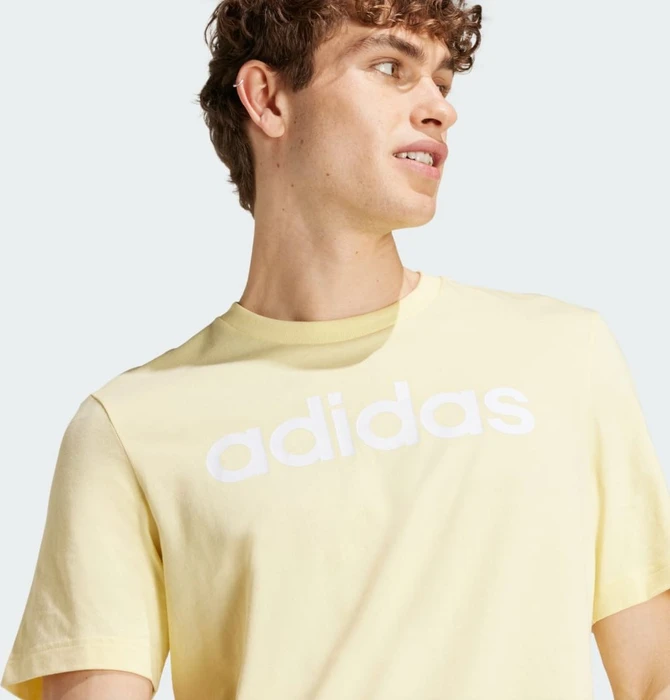 adidas Essentials Single Jersey Linear Embroidered Logo T-Shirt kurzarm almost yellow (Herren)