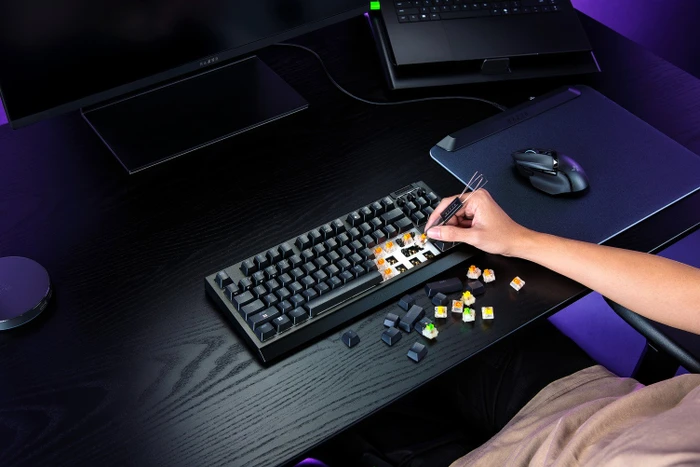 Razer BlackWidow V4 TKL Hyperspeed, hot-swap, Razer ORANGE Tactile Gen-3, USB/Bluetooth, DE
