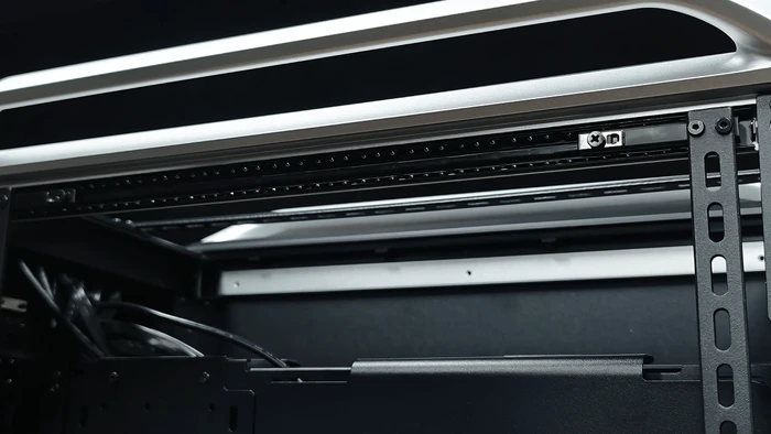 Cooler Master Cosmos Alpha, Glasfenster