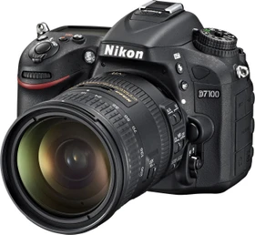 Nikon D7100 mit Objektiv AF-S DX 18-200mm 3.5-5.6 G ED II VR
