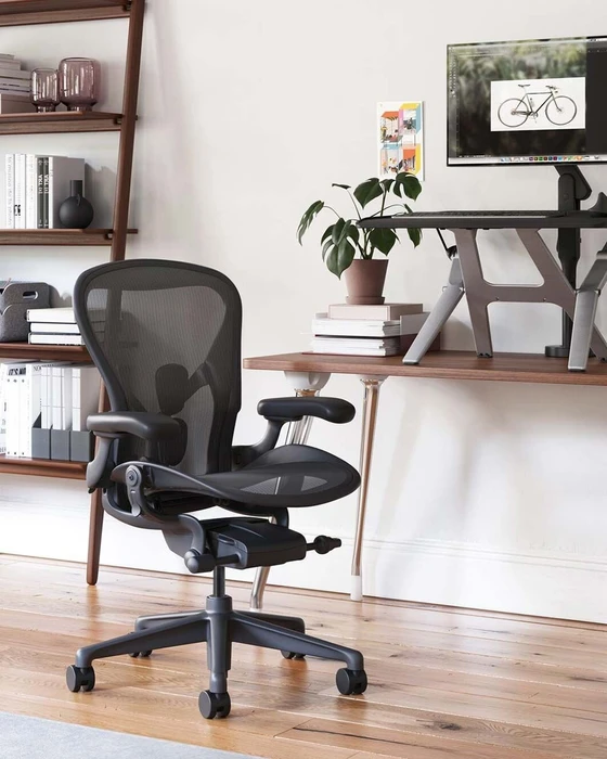 Herman Miller Aeron remastered Bürostuhl, Graphite grau, Größe C, Armlehnen Vinyl, Fußkreuz/Mechanik Kunststoff schwarz