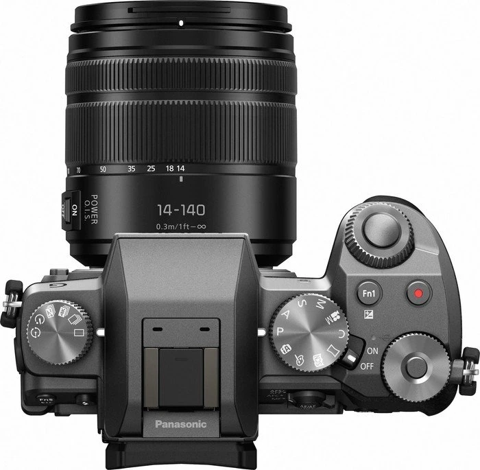 Panasonic Lumix DMC-G70 silber mit Objektiv Lumix G Vario 14-140mm 3.5-5.6 ASPH OIS