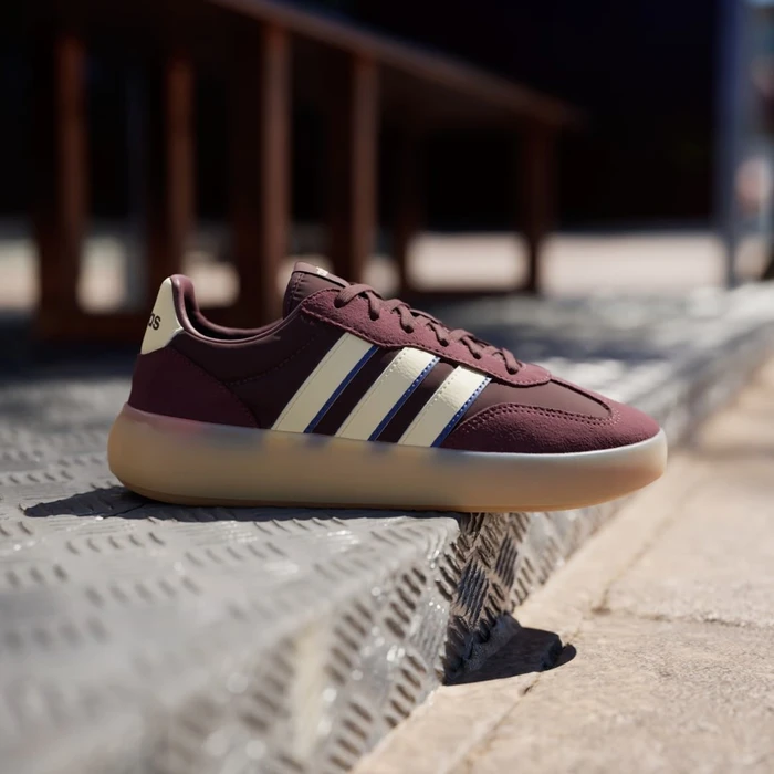 adidas Barreda Decode maroon/warm vanilla/royal blue (Damen)