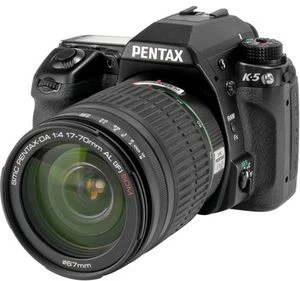 Pentax K-5 schwarz mit Objektiv smc DA 18-55mm 3.5-5.6 AL WR