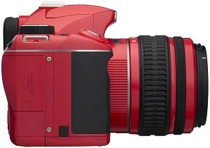Pentax K-x rot mit Objektiv smc DA L 18-55mm 3.5-5.6 AL