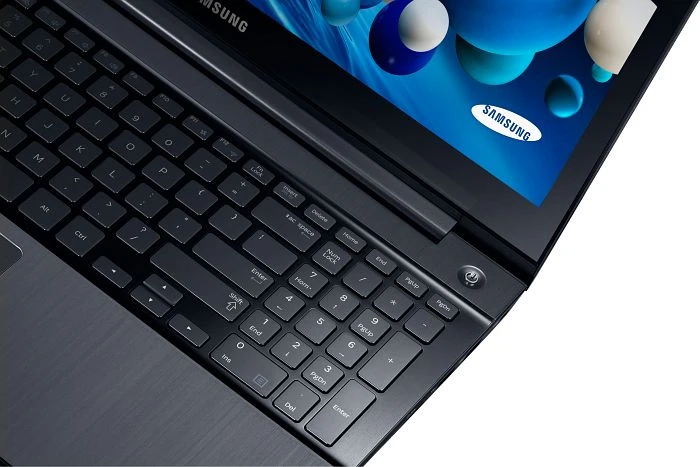 Samsung ATIV Book 8 - 880Z5E, schwarz, Core i7-3635QM, 8GB RAM, 1TB HDD, Radeon HD 8870M, DE