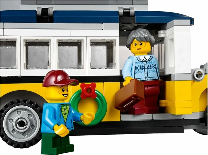 LEGO Creator Expert - Winterlicher Bahnhof