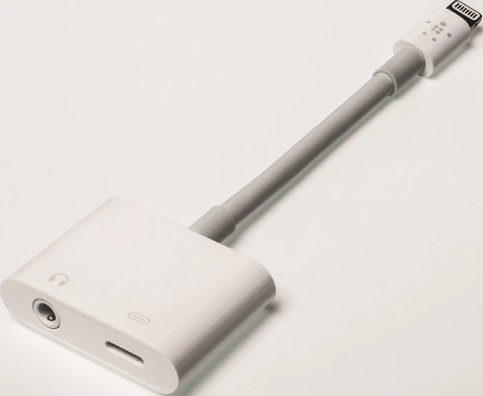 Belkin 3.5mm Audio + Charge RockStar Adapterkabel 0.15m weiß