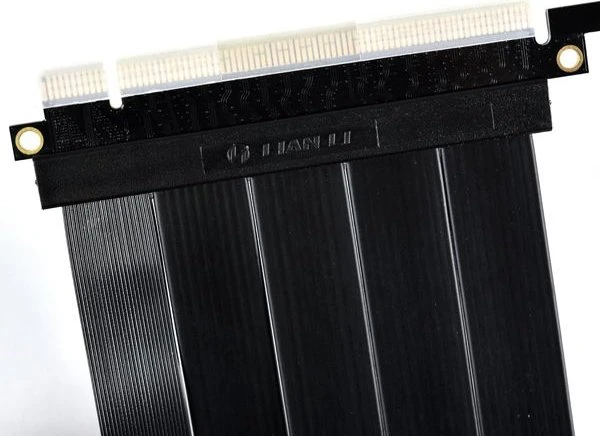 Lian Li Riser Card, gewinkelt, PCIe 4.0, 200mm
