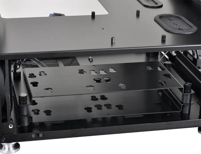 Lian Li PC-V33WX schwarz, Glasfenster