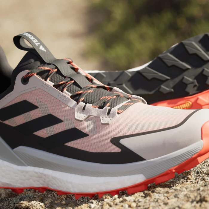 adidas Terrex Free Hiker 2.0 Low wonder beige/core black/semi impact orange (Herren)