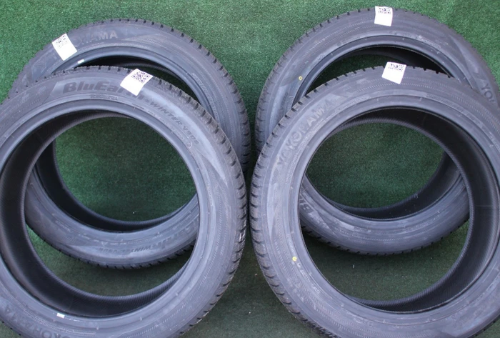Yokohama BluEarth*Winter V906 275/45 R21 110W XL