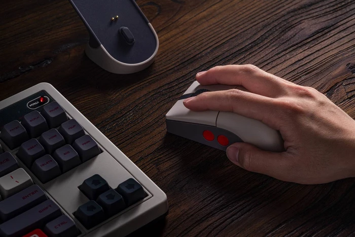 8BitDo Retro R8 Mouse mit Ladestation, N Edition, grau/rot, USB/Bluetooth