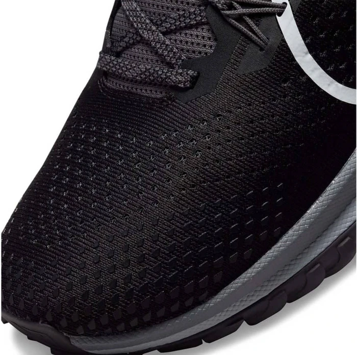 Nike React Pegasus Trail 4 black/dark grey/wolf grey/aura (Herren)