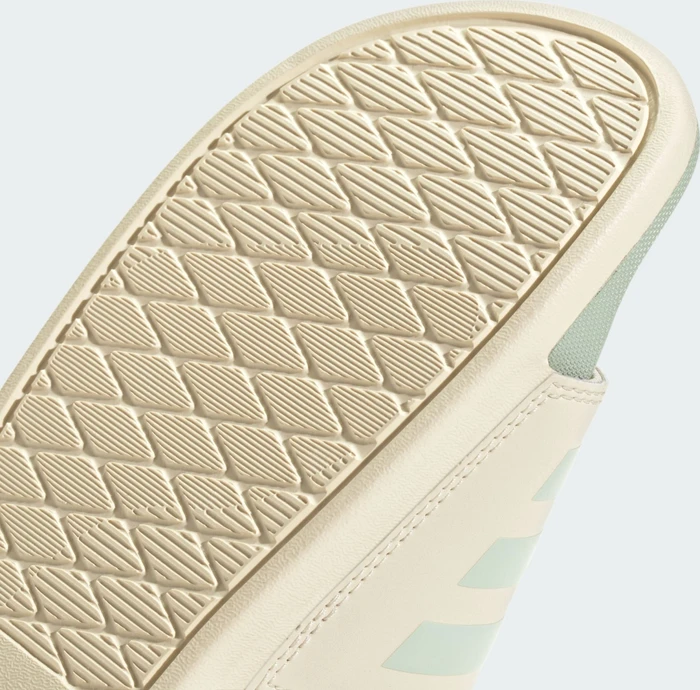 adidas Comfort Adilette wonder white/linen green met (Damen)