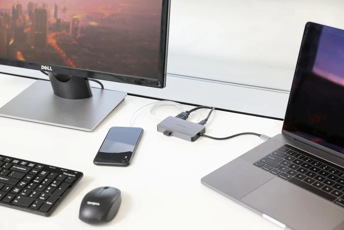 Targus USB-C DP Alt Mode Single Video 4K HDMI/VGA Docking Station, USB-C 3.0 [Stecker]