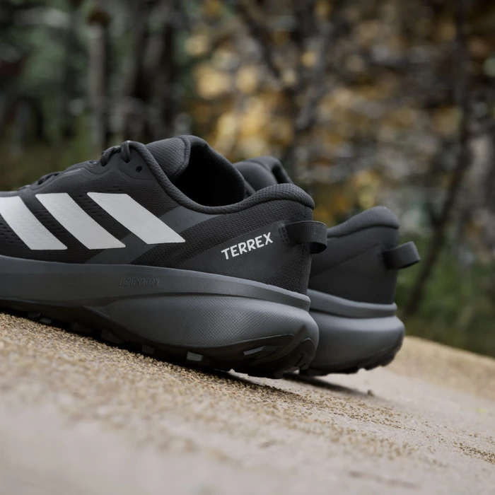adidas Terrex Tracefinder Plus core black/cloud white/grey five (Herren)