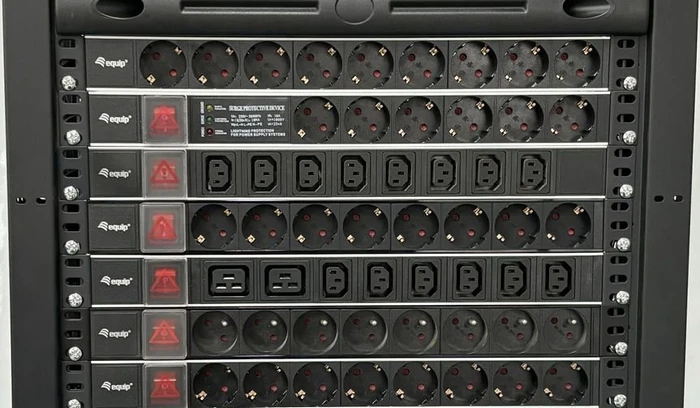 Equip 19" PDU Aluminium Steckdosenleiste, mit Schalter, Überspannungsschutz, 1HE, 6-fach, 16A/240V, schwarz, 1.8m