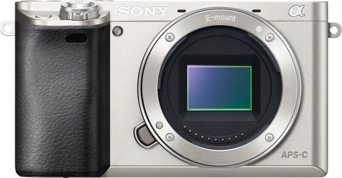 Sony Alpha 6000 silber mit Objektiv E PZ 16-50mm 3.5-5.6 OSS und E 55-210mm 4.5-6.3 OSS