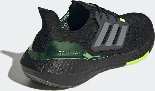 adidas Ultraboost 22 core black/iron metallic/beam green (Herren)